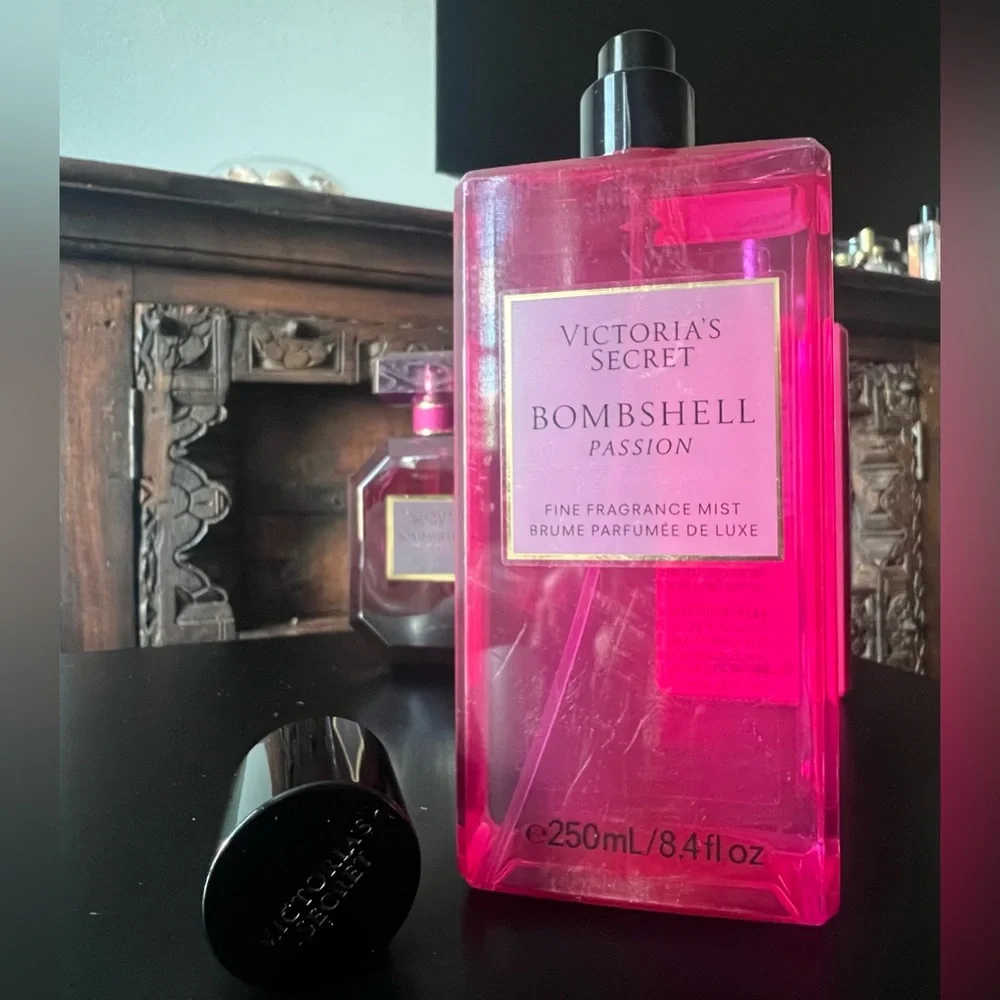 NWT VICTORIA’S SECRET BOMBSHELL PASSION 8.4 OZ/250 ML~Body Mist AND BODY Lotion~ - Picture 3 of 8